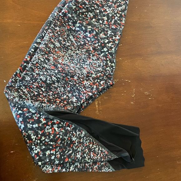 Lululemon Capri size 6 - Picture 5 of 6